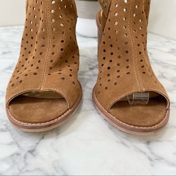 Chinese Laundry brown suede open toe block heel perforated ankle boots size 9 - Picture 3 of 10
